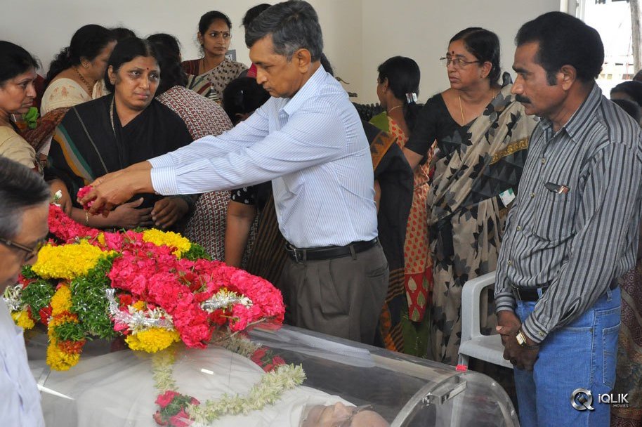 Celebs-Pay-Condolences-to-C-Narayana-Reddy